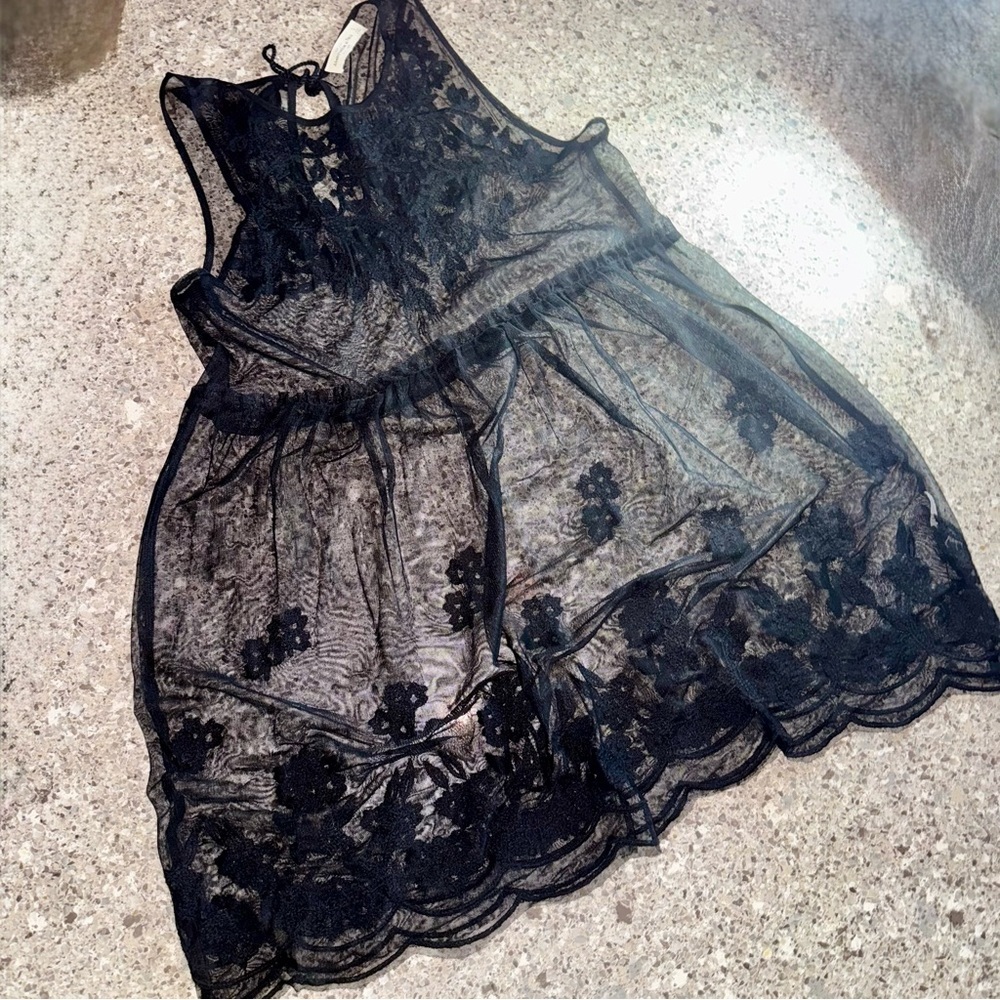 Abercrombie & Fitch Black Embroidered Sheer Tunic/Cover-Up with Keyhole Back Tie